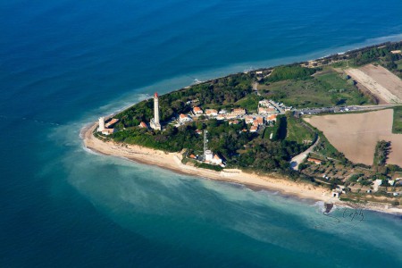 LE SITE DU PHARE DES BALEINES À LA POINTE NORD OUEST DE L'ÎLE